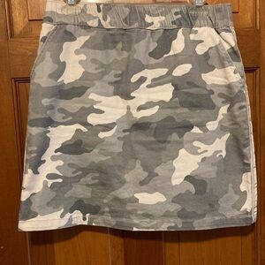 Boston Proper camo print Skort